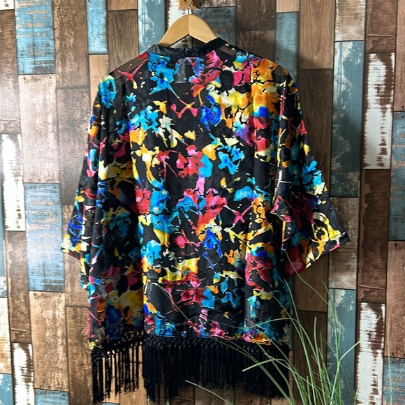 Draper’s & Damons Large colorful floral fringe bottom top - Picture 13 of 16